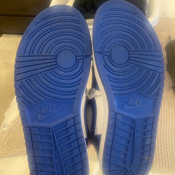 AUTHENTIC WOMENS AIR JORDAN- Royal Blue and White - Picture 3 of 4